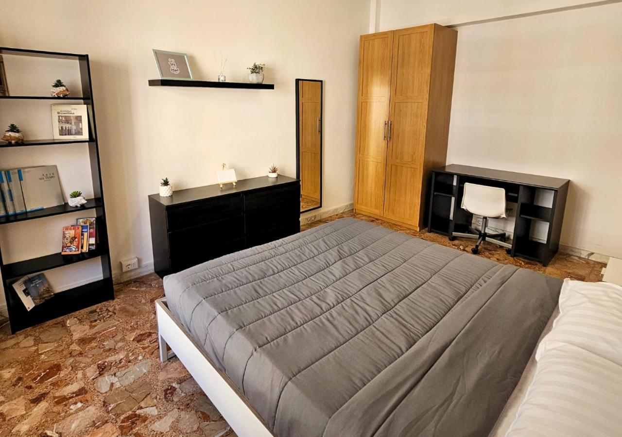 Urban Street Apartment Roma Esterno foto